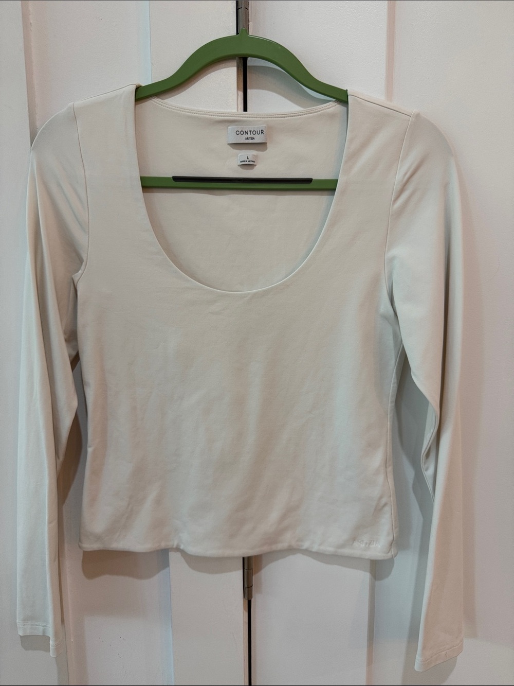 Aritzia Long Sleeve Scoop Neck Top in Off-White